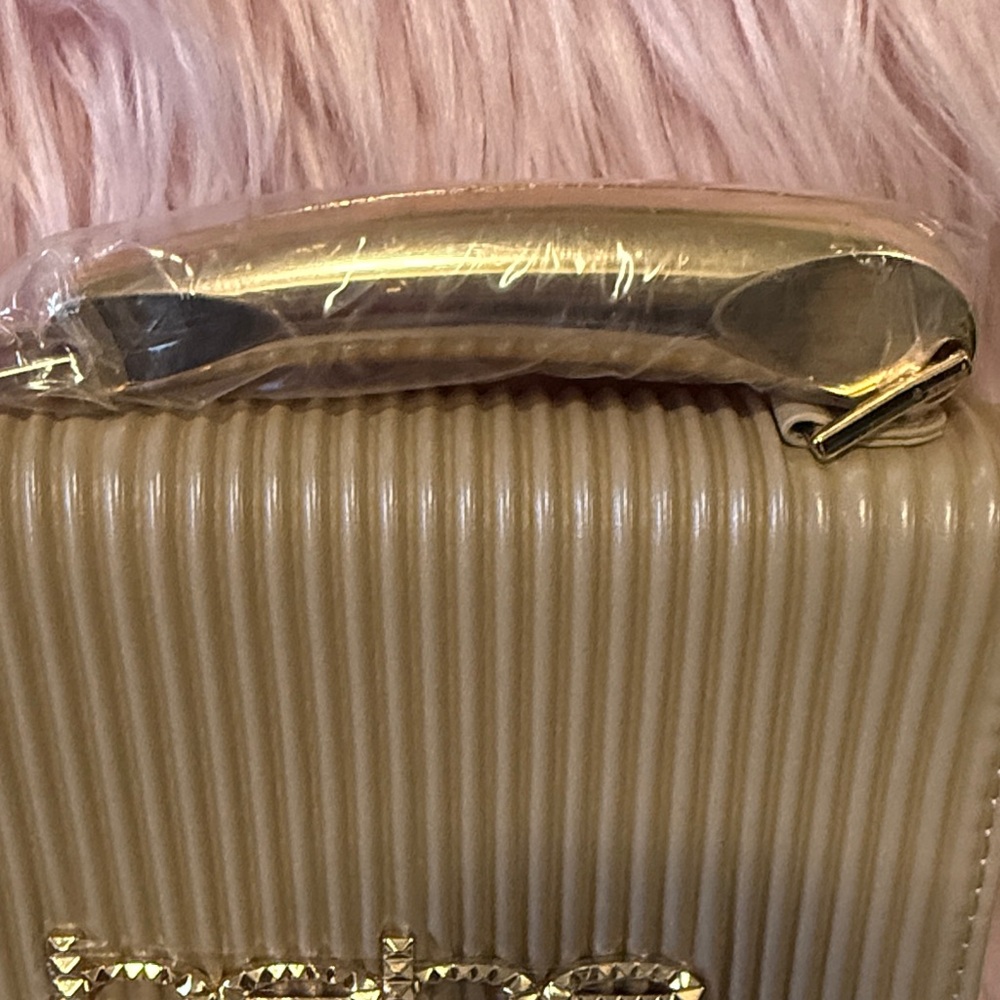 bebe Raelynn Metal Gold Ribbed Crossbody Bag - Picture 7 of 7